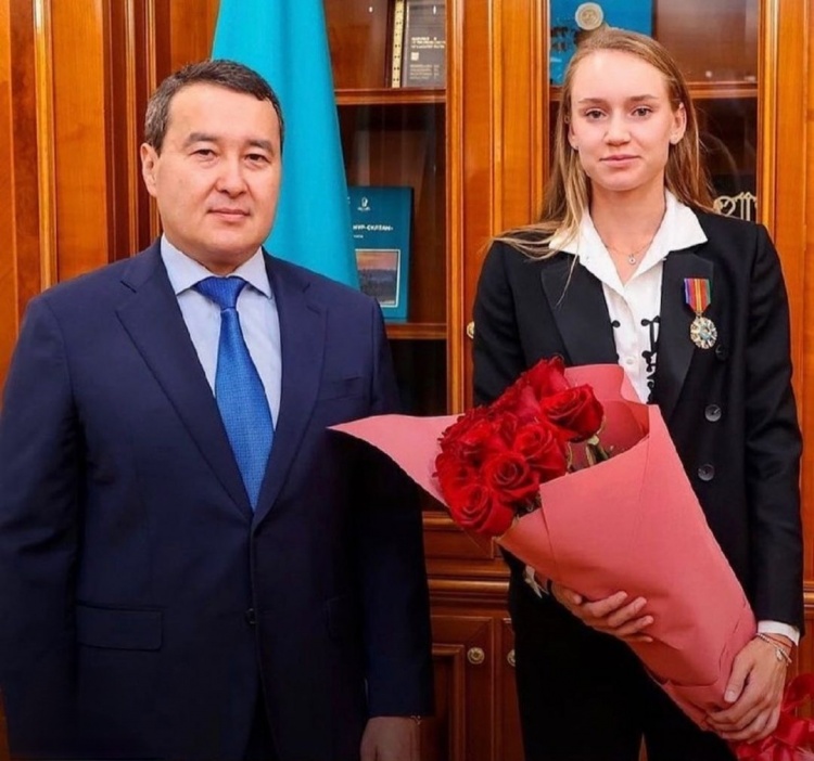 笈郑洁首尝 笈郑洁首尝